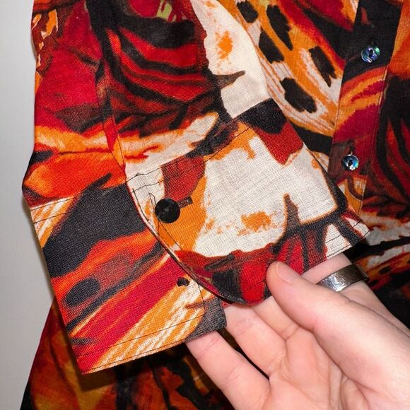 Chicos Linen Red Orange Black Tropical Floral Button Down Size 0 (Small) BUTTON - Picture 5 of 13
